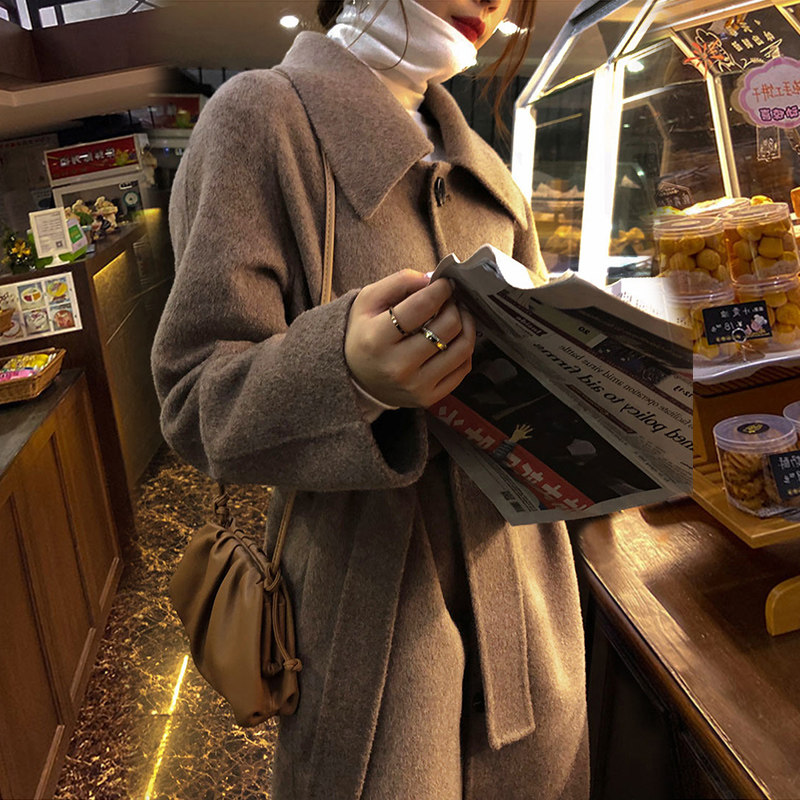 Coffee-colored woolen coat women's mid-length version winter 2022 new thickened small temperament Hepburn woolen coat