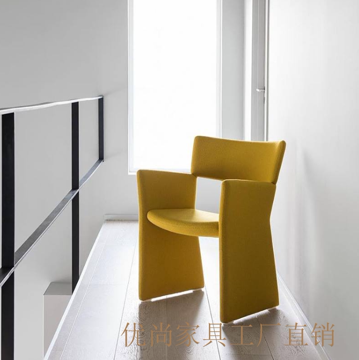 Nordic Designer Light Extravagant Single Chair Crown Armchair Minimalist Personality Villa style Villa Dining Chair Backrest Casual Chair