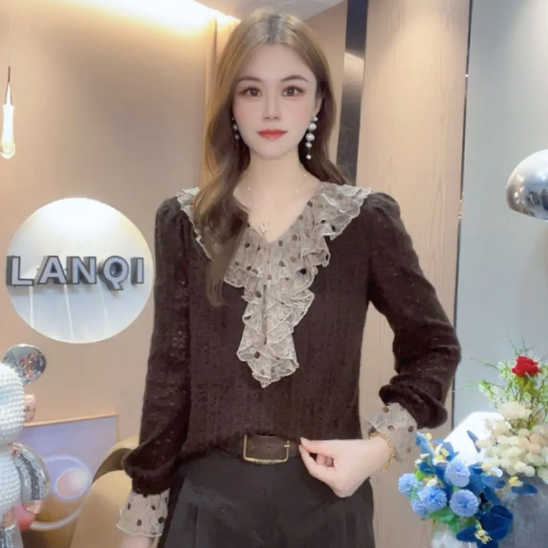 Fashionable Ruffled V-Neck Shirt for Women, 2026 Autumn New Style, Stylish, Loose, Slimming, Versatile Polka Dot Long-Sleeve Top