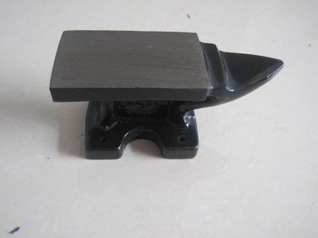 Cast iron small anvil mini anvil 0 95KG anvil handmade foreign trade tail single small iron drill