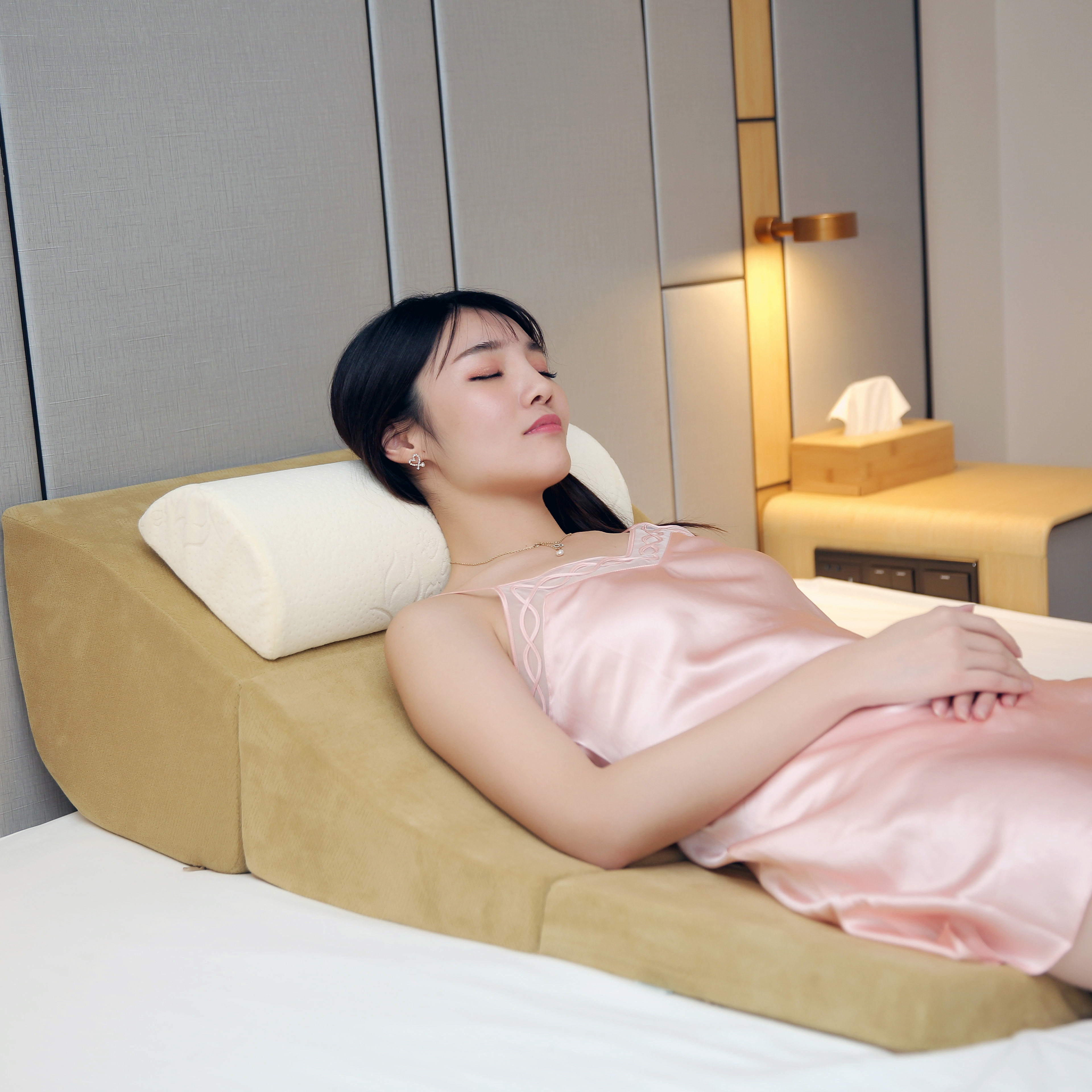 Gastroesophageal reflux acid reflux heartburn anti-slope pillow cushion elderly postoperative medical care slope pillow