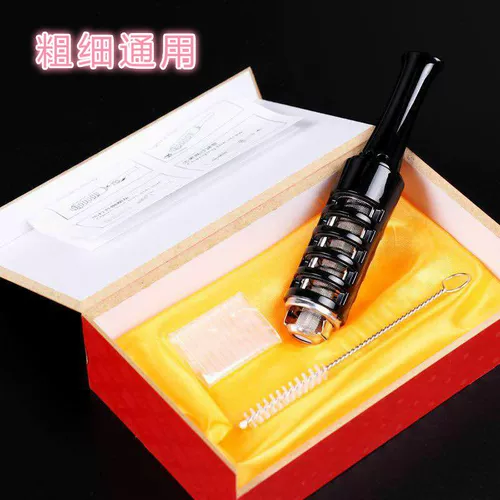 Ездить, курить ленивые сигареты, нет артефакта дымового пепла на автомобильной машине, дымовый дым, чтобы предотвратить летучую пепел