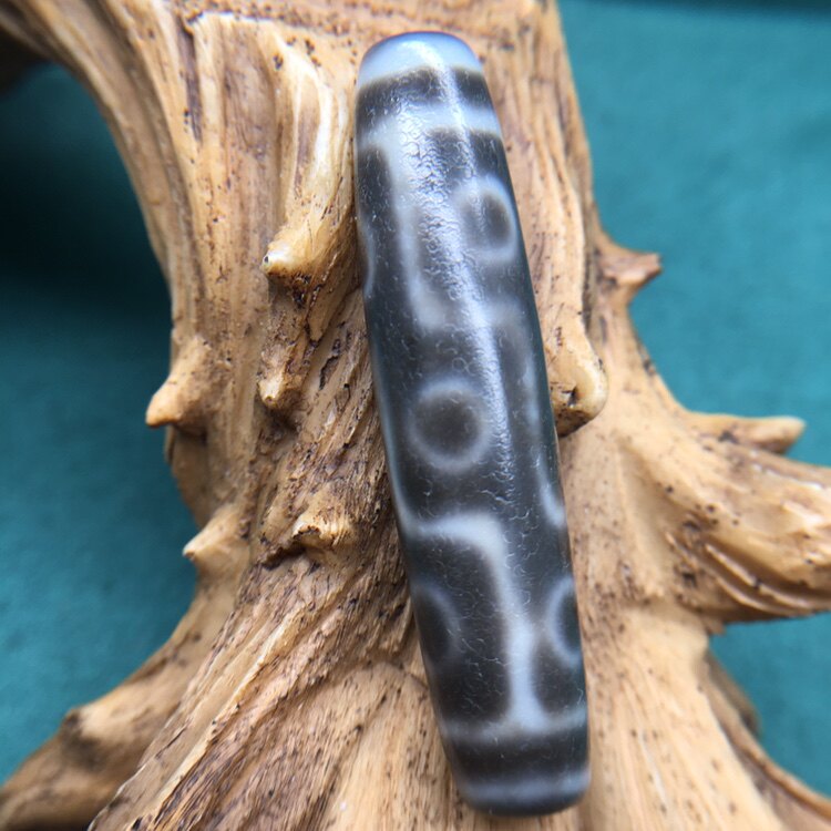 Natural Tibetan Tibetan Chuanhuan Flowing Back With Packet Pulp Weathered Thread Nine Eyes Old Sky Pearl 