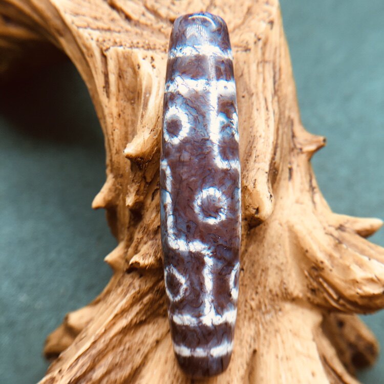 Natural Tibetan Tibetan red-skinned Xiangxiong sky-falling stone nine-inch shale full of cinnabar nine-eye dzi bead pendant pendant