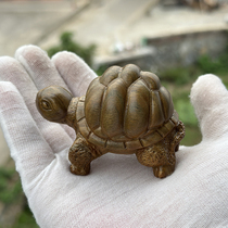 Green sandalwood carved big-headed turtle handle pieces to attract wealth and longevity turtle ornaments small ornaments solid wood craft gifts for men and women