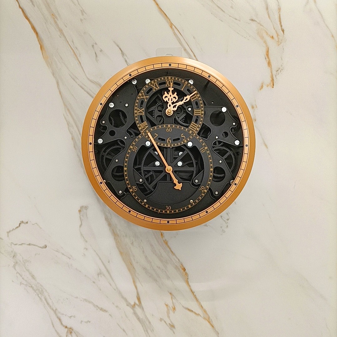 Creative gifts Vintage home craft gift decoration Roman letter round gear clock Living room wall clock clock wall clock black