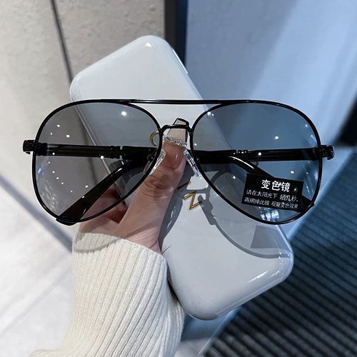 Обесцвечивающие солнцезащитные очки мужчины, водящихся на высокоопределенном поляризаторе, рыбалка на открытые солнцезащитные очки на открытом воздухе днем ​​и ночью зеркало жабы