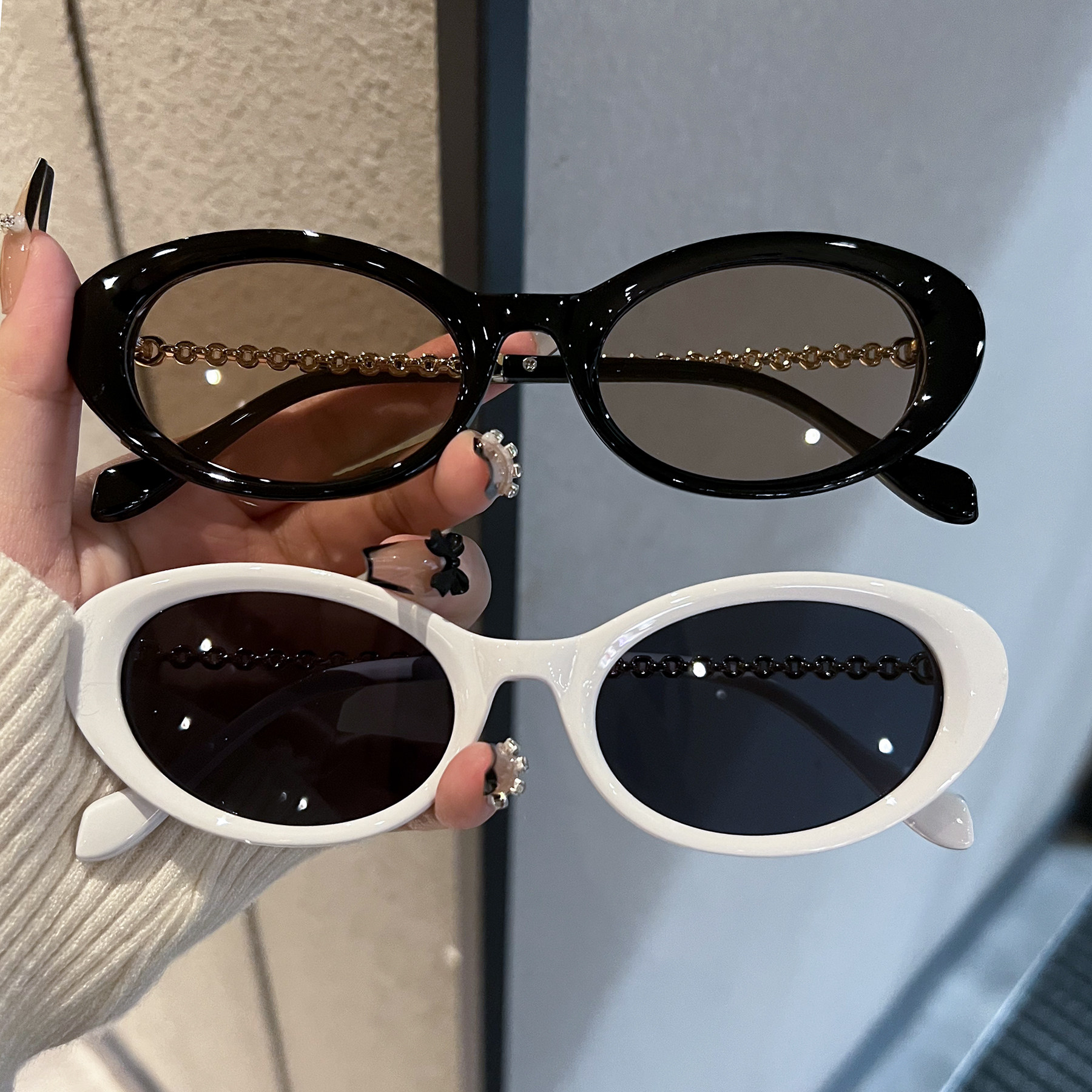 Cat-Eye Sunglasses for Women with Metal Chain Legs, European and American Personalized Sunglasses, Royal Sister Style, Sexy High-End Decorative Glasses for Photo Taking