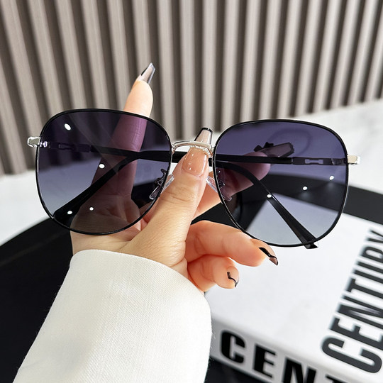 Sunglasses for Men Summer 2023 New Metal Large Frame Face Covering Polarized Glasses Retro Round Driving Sunglasses for Women