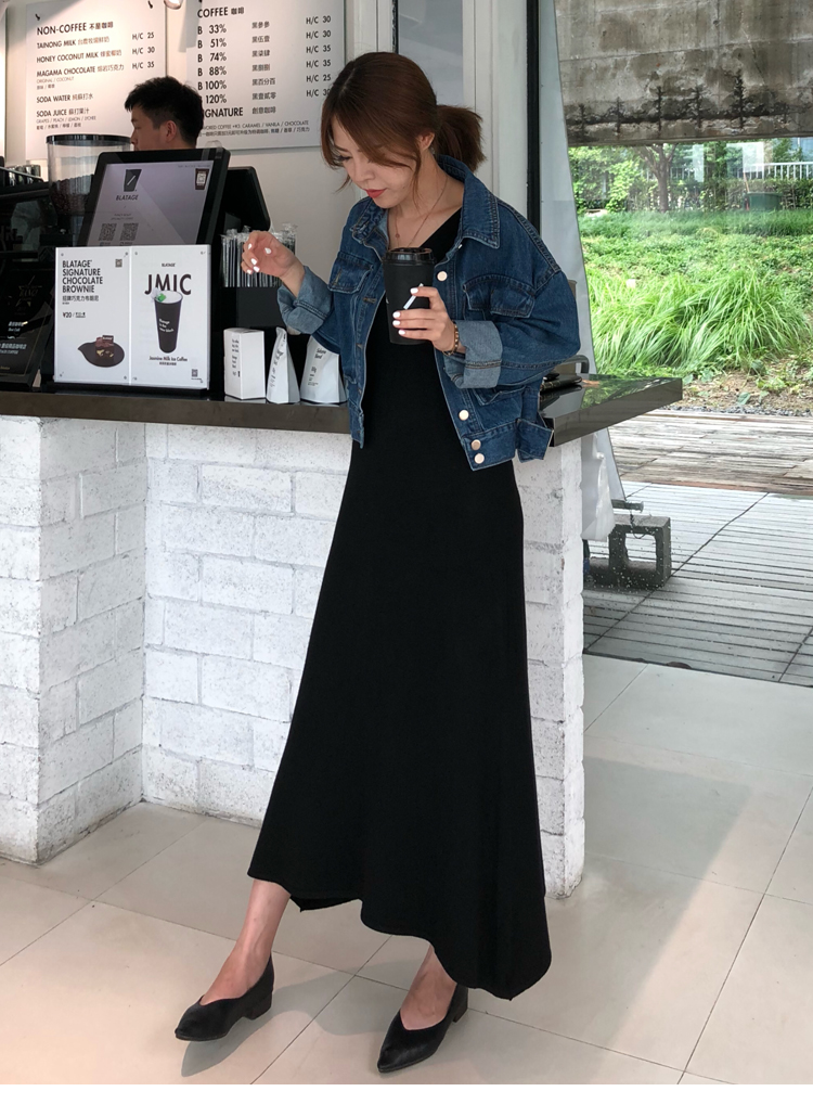 2018 phiên bản Hàn Quốc mới của cổ chữ V màu đen giảm béo dài không tay đan áo yếm đầm maxi hoa nhí