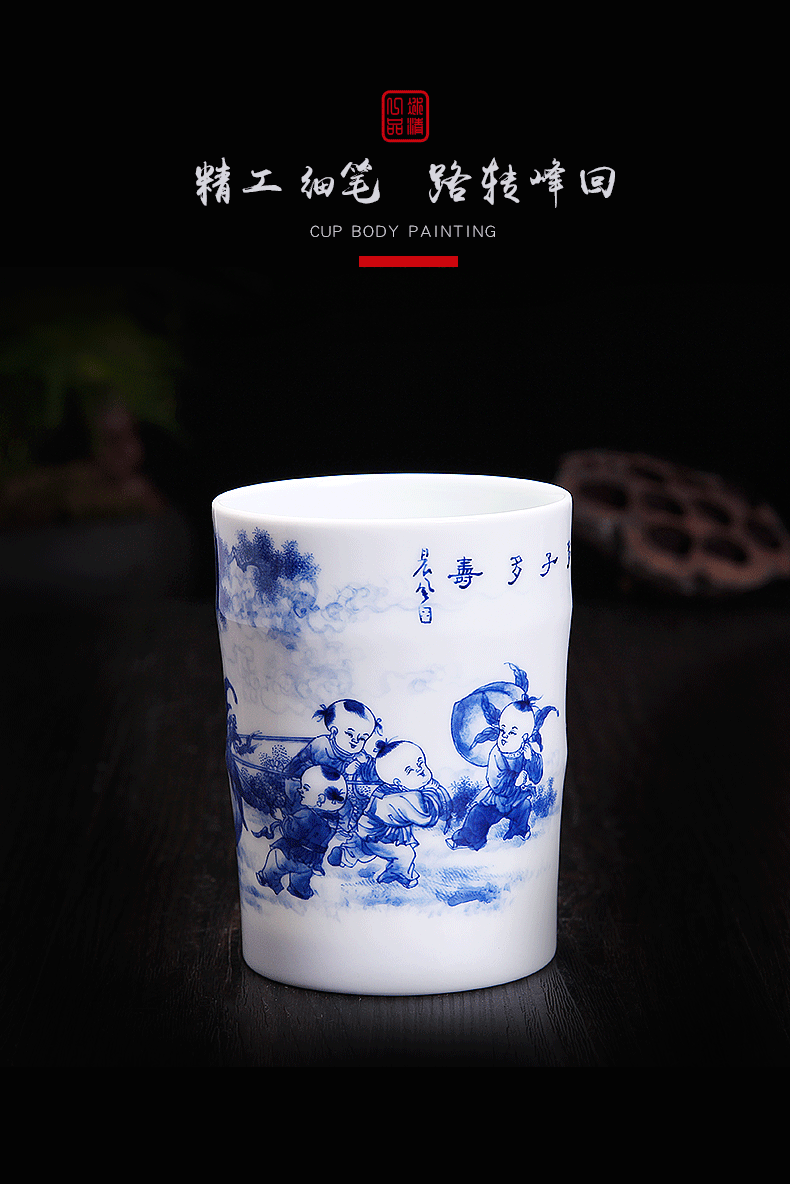 His affection new one product Wang Chenfeng blue - and - white porcelain brush pot hand - made art many children life of the desktop receive a case writing brush