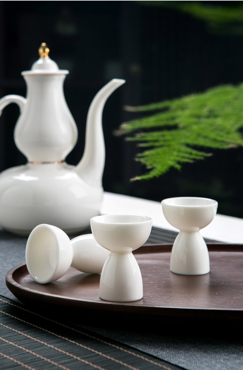 Jingdezhen ceramic Chinese style liquor wine suit household white porcelain paint small glass bottle gourd hip flask antique gift