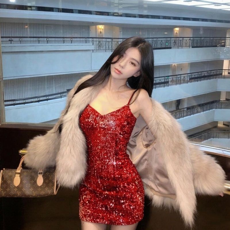 Luxurious Red Sequined Bodycon Dress with Straps, Elegant and Slim-Fitting, Suitable for Annual Parties and Nightclub Parties, Short Dress for Women