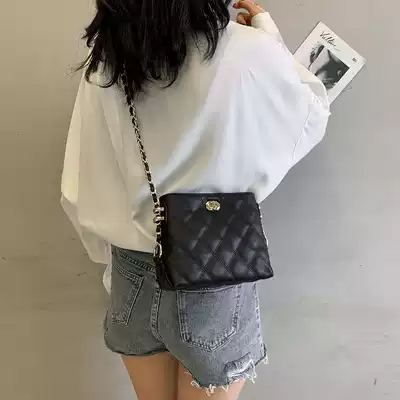 Singapore women's bag official limited high feel bag female 2021 Super Fire fashion leather crossbody diamond chain bag