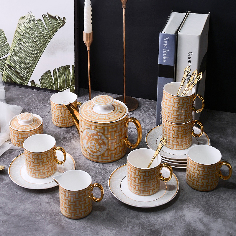 European-Style Creative Bone China Coffee Cup and Saucer Set, Retro Light Luxury Soft Decoration Model Room Ceramic Black Tea and Coffee Set