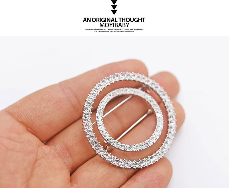 Đơn giản áo khoác trâm nữ pin phụ kiện vòng khăn choàng khóa cao cấp khăn lụa khóa áo len hoang dã áo len pin huy hiệu kute