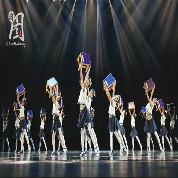 Cuốn sách 琅琅 颂 琅琅 đạo đức thông qua trang phục trẻ em thứ chín theo phong cách biểu diễn vũ đạo Xiaohe cuốn sách Tong Guoxue quần áo cho trẻ 14 tuổi nam