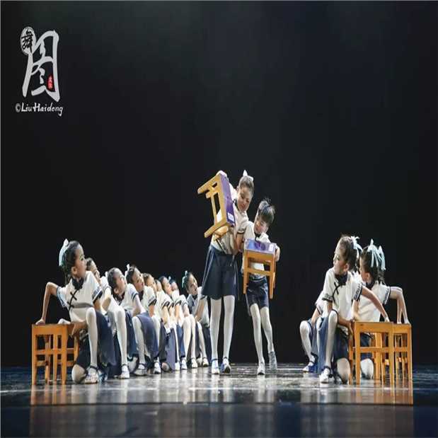 Cuốn sách 琅琅 颂 琅琅 đạo đức thông qua trang phục trẻ em thứ chín theo phong cách biểu diễn vũ đạo Xiaohe cuốn sách Tong Guoxue quần áo cho trẻ 14 tuổi nam