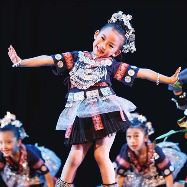 Xiaohe phong cách thứ chín mới trang phục trẻ em thợ bạc nhỏ Miao quốc tịch trang phục dân tộc một vài ngọn núi cao trang phục dân tộc đẹp cho bé yêu