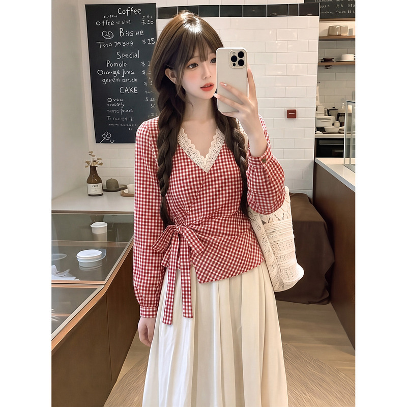 Retro Hong Kong Style Red Plaid Patchwork Shirt for Women, New Autumn Model with a High-End Feel, Waist-Cinching V-Neck Long-Sleeve Top