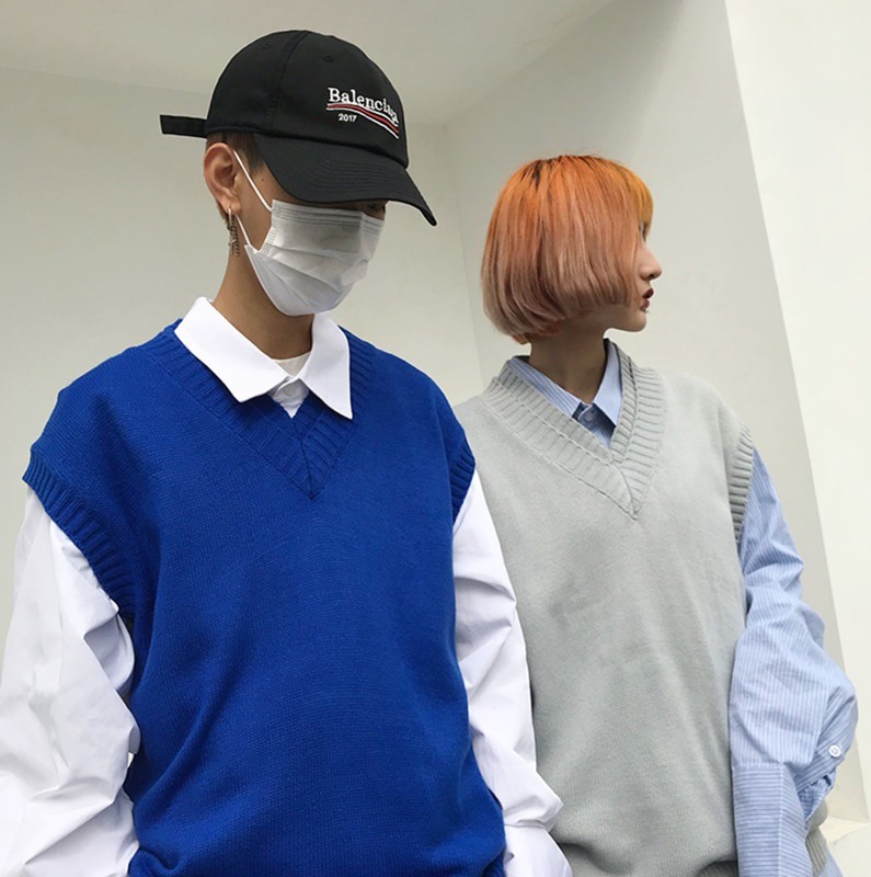 AKA studio. Hàn Quốc retro màu rắn hoang dã áo len dệt kim cổ chữ V áo cardigan nam