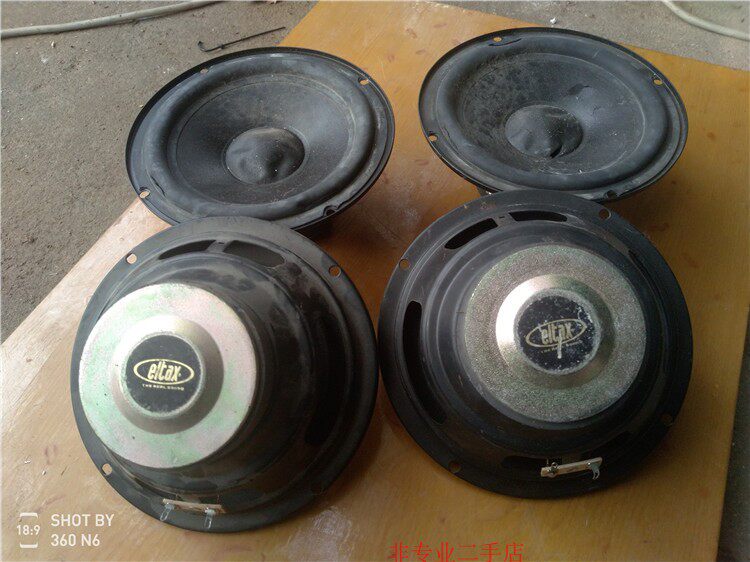 Out of a few pairs of 6 inches bass horn speakers Hochtenantone dongs, etc.