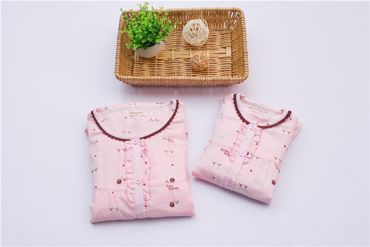 Gạc mẹ và con gái cha mẹ mặc đồ ngủ Mùa xuân và mùa thu cotton hoạt hình cừu dài tay cổ tròn áo len nhà phù hợp với dịch vụ quần áo trẻ sơ sinh