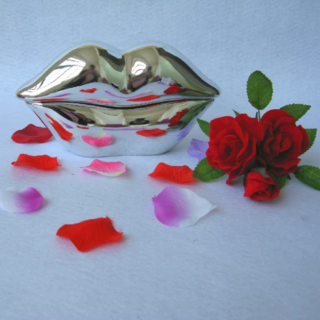 Small cute telephone, clips included