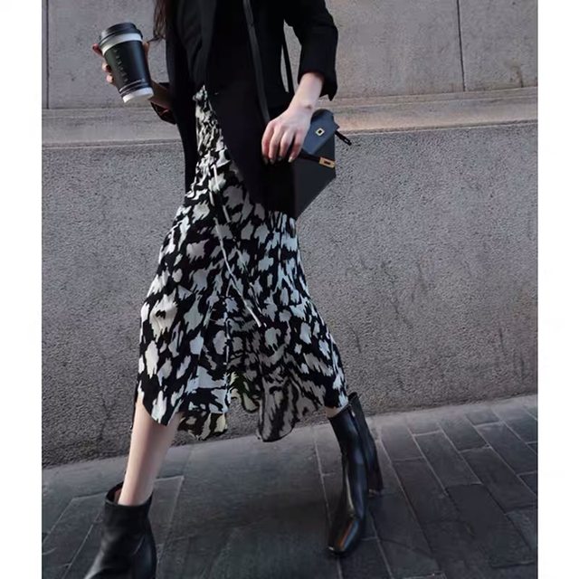 2024 skirt niche irregular fashion