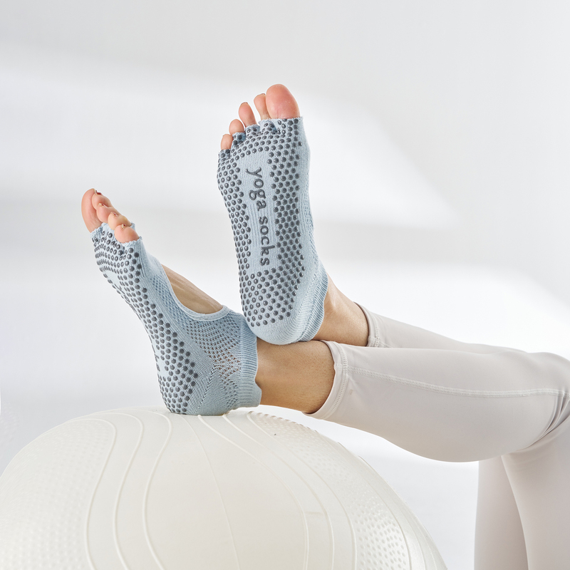 Non-Slip Indoor Half-Finger Yoga Socks, Five-Finger Summer Thin Open-Toe Pilates Socks, Special Shoes for Summer with Separated Toes
