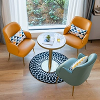 Три стулья и один стол