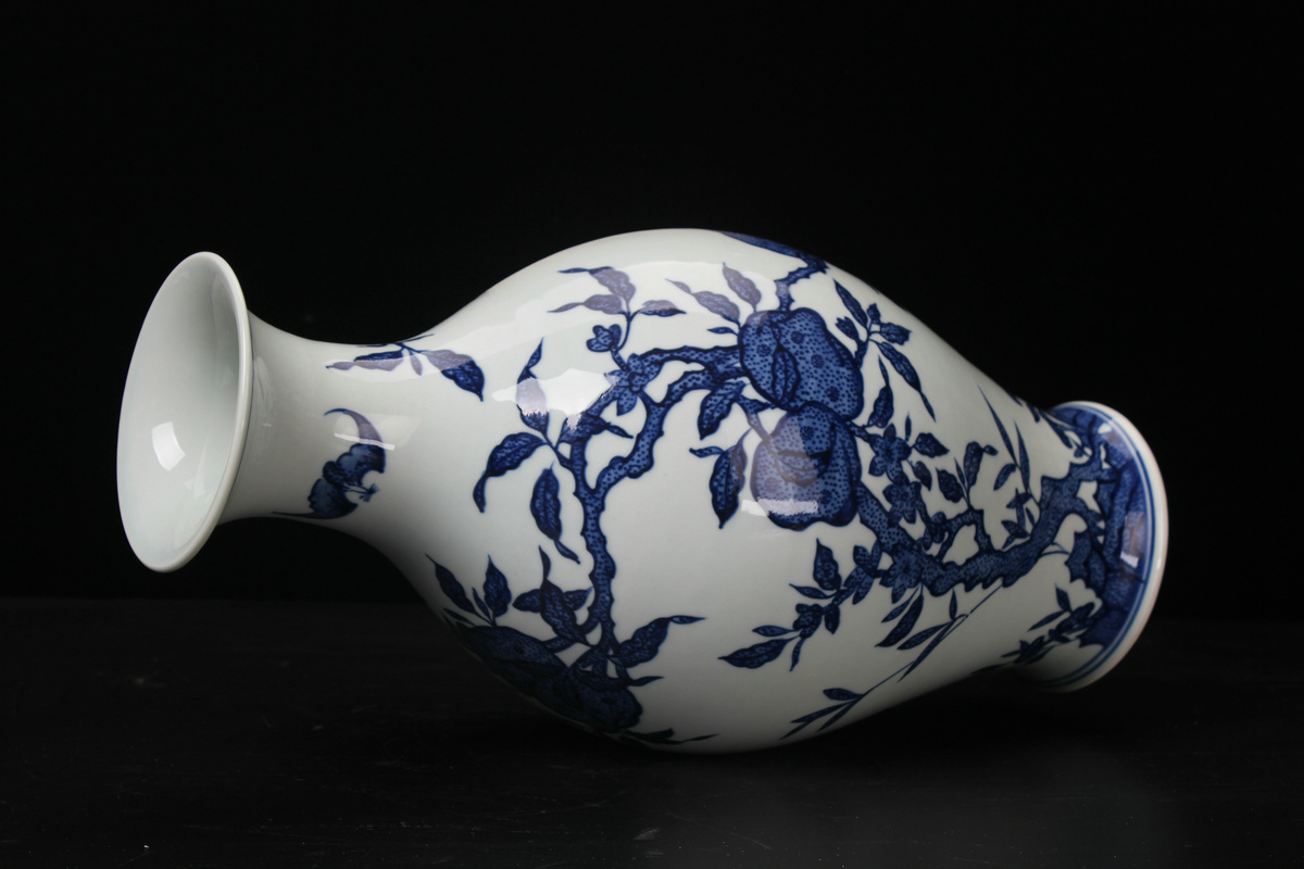 Jingdezhen ceramic vase furnishing articles antique blue - and - white hand - made life of Chinese olive vase sitting room home decoration