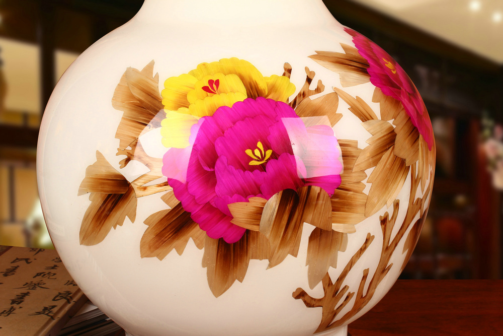 Jingdezhen ceramics white straw collection crafts are riches and honor peony vases I household adornment