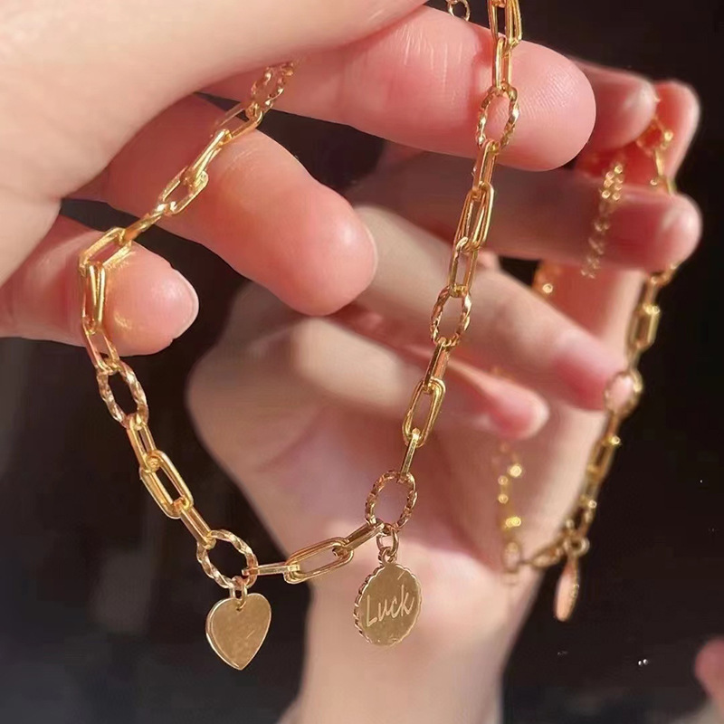 Lucky Heart-Shaped Bracelet for Women, Paperclip Design, Enhances Complexion, Lucky, Sweet, Cool, Plain Gold Titanium Steel, High-Quality Texture, Fashionable Bracelet