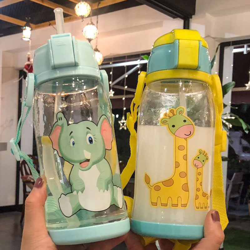 Large-capacity student kettle portable cute straw cup baby summer water cup children's plastic drinking cup leak-proof
