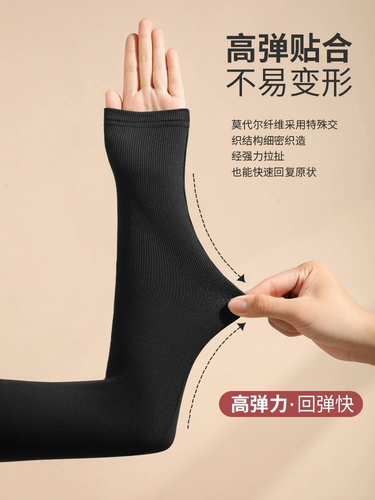 Черный приятный телу демисезонный лонгслив, высокий воротник