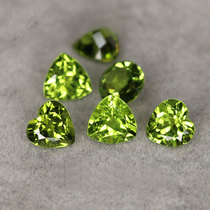 Natural boutique 260 A grain of olive green peridot bare stone heart-shaped triangular round inlaid ring pendant GLS01