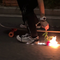 Skateboard ignites roses Kuaishou Douyin the same spark shoe cover bicycle foot brake spark flintstone motorcycle