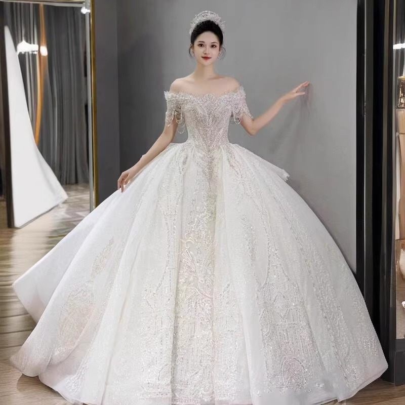 Wedding bride 2024 new high -end light luxury word -shoulder main yarn high -level texture heavy work luxury small trailer tail is thin Wedding bride 2024 new high -end light luxury word -shoulder main yarn high -level texture heavy work luxury small trailer tail is thin