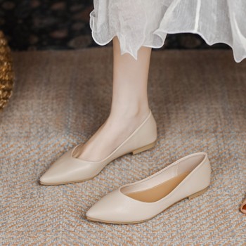 Genuine Leather Women's Shoes 2025 New Autumn Fairy Gentle Style Soft Sole Flat Shoes Women's Shallow Versatile Loafers