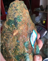 Sichuan Yaan chlorogenic stone weighs 1 5 qian G specifications: 16*10 * 6CM