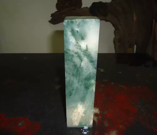 Guilin Longsheng Natural Jade Guilin Chicken Blood Jade Bing Green глава 4.3x4,3x17,5 см