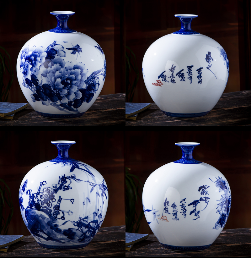 Jingdezhen ceramic hand draw freehand brushwork in traditional Chinese blue and white porcelain vase of new Chinese style living room porch China adornment ornament