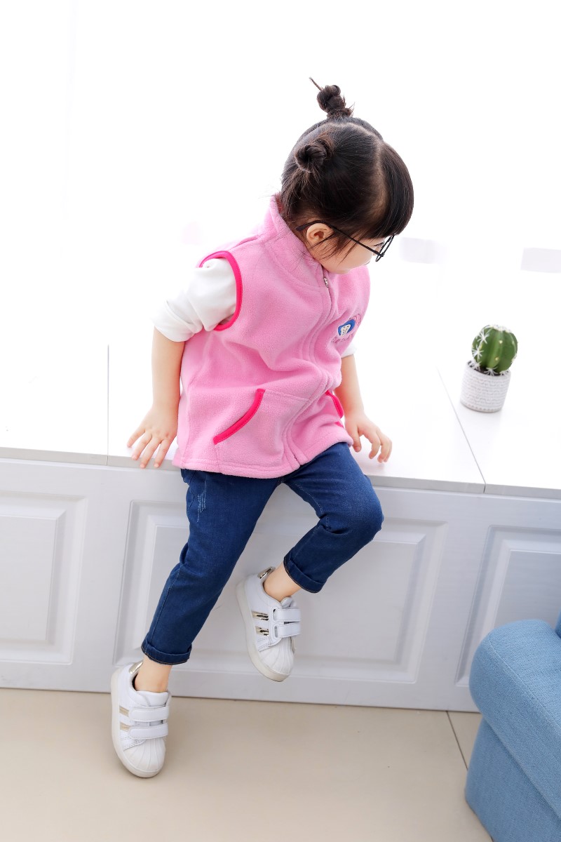 Thời trang trẻ em gấu áo vest trẻ em, vest cashmere, vest thời trang nữ, mùa thu và mùa đông, mặc mới, vest, thủy triều quần áo trẻ em
