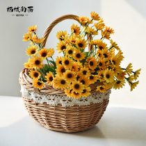 At the time a few fledgling chamomile simulation flower yellow bouquet small sunflower plastic silk flowers fake flowers and dried flowers and swaying pieces of foreign chamomile
