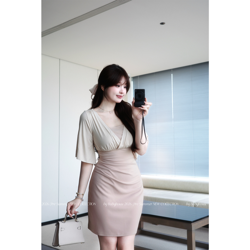Warm and Soft【Heartbeat Venus】Autumn Color-Blocking V-Neck Waist-Cinching Long Dress, Elegant and Slim-Fitting Dress Warm and Soft【Heartbeat Venus】Autumn Color-Blocking V-Neck Waist-Cinching Long Dress, Elegant and Slim-Fitting Dress