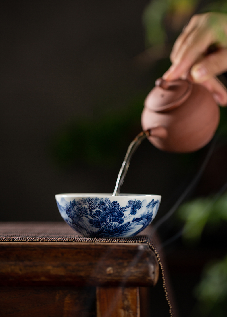 Maintain clock home up jingdezhen blue and white heavy manual hand - made landscape master cup with triangle flowers pattern circle master cup single CPU