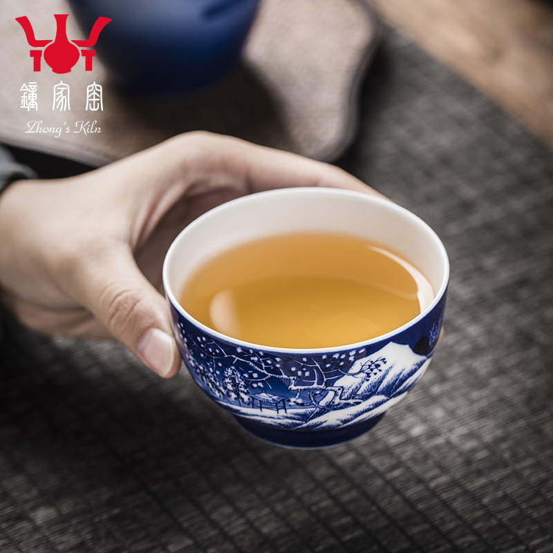 Clock home trade, one cup of single CPU jingdezhen blue and white snow tea by hand, the high - end tea set triangle flowers pattern circle kung fu tea cups