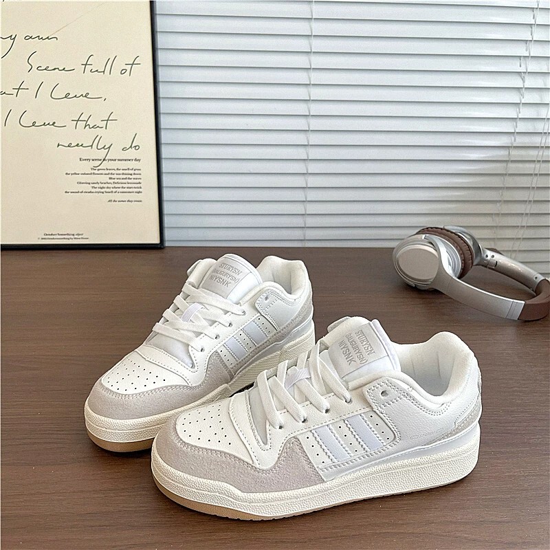 New Balance Original Niche Couple's 2026 New Model Sneakers for Female Students, Korean Style Versatile Sports Casual White Shoes for Men New Balance Original Niche Couple's 2026 New Model Sneakers for Female Students, Korean Style Versatile Sports Casual White Shoes for Men