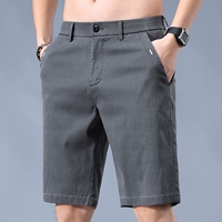 Темно -серой